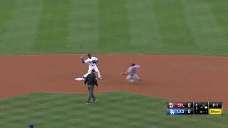 STL@LAD: Kershaw gets Holliday to hit into DP