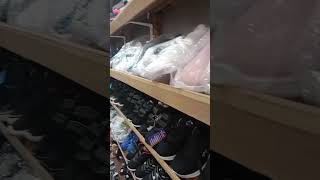 Toko di pasar #shorts #sekop #viral #viralvideo #pasar #pasartradisional #toko #pedagang #sepatu #ok