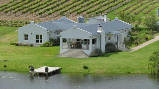 Paul Wallace Wines - Wallovale Vineyards - Agritourism in Elgin Valley