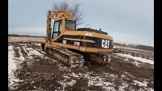 Cat 320B Excavator Burning Brush \u0026 Moving Top Soil