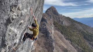 奥村優　風の時代８c＋　二子山小ピープエリア。Yuu Okumura climbing the Kazenojidai 8c＋ at Kopeep area Futagoyama Ogano town