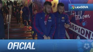 FC Barcelona y Málaga CF en el túnel y saltando al campo
