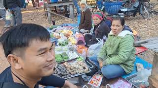 #เลาะตลาดนัดบ้านขุมคำ อ.กุดข้าวปุ้น อุบลราชธานี ปลาข่อนา ส้มปลาน้อย แมงสดิ้งจิ้งหรีด ผักผลไม้