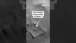 Quelle est cette forme carrée sur Mars ?