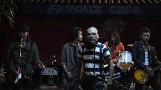 ROMI & the JAHATS - film murahan live Famous Cafe Cirebon ( unplugged version )