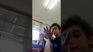 Niño graba a un chico y pasa esto (lo suspenden del colegio)