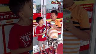 MAKAN POP MIE DI DEPAN ALFA MART SAMBIL MELIHAT PEMANDANGAN☺️🥰 #trending #comedy #humor #funny