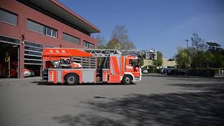 20.04.2018 - Feuerwehr Esslingen beim ausrücken zum BMA