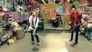 Sum 41 - Walking Disaster (Official Music Video)