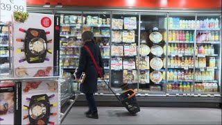 French supermarkets prepare for rush over new Covid-19 restrictions