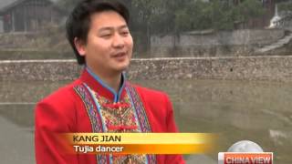 Tujia people celebrate Lunar New Year with hand-waving dance