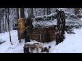 Build a Bushcraft Winter Shelter Overnight in the Forest/Survivaland