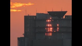 夕陽がビルの窓からもれる！お月さんと夕焼空！青葉公園福岡２０１８０９１８