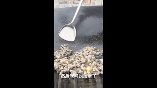 趕海撬藤壺後，架鍋直接用雞蛋炒著吃，藤壺滿膏太鮮美了#海鮮#海貨#大貨#趕海#螺#海螺#漁民#Shorts