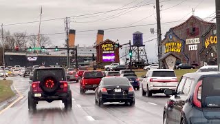 Pigeon Forge - A WET Saturday on the Parkway!   Crowd \u0026 Traffic at 5:15PM on February 25, 2023