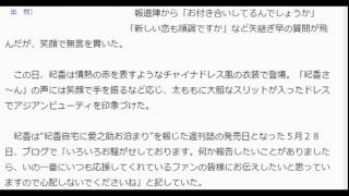 紀香　熱愛質問には笑顔で無言　情熱の赤のドレスで笑顔ふりまく