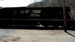 CSX Q425 passing through Pittsfield