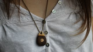 comment faire un pendentif en bois /making wooden Necklace