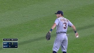 DET@NYY: Kinsler dives to snag Drew's grounder