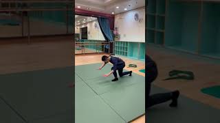 HKSCSA：前滾翻 forward roll