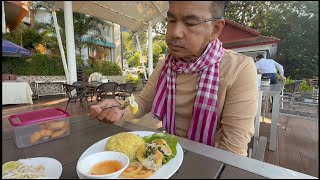 Having Breasfast in Preah Sihanouk   ញ៉ាំអាហារពេលព្រឹក​នៅក្រុងព្រះសេហនុ