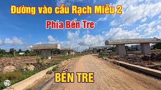 Đường vào cầu Rạch Miễu 2 phía Bến Tre kết nối với đường dẫn vào cầu Hàm Luông. Con đường rộng lớn