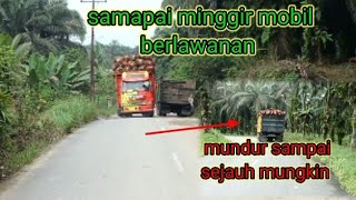 sekil supir mobil ini mundur sampai mobil minggir hanya karna !!