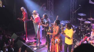 Playing for Change - Pense em Mim - Stand by Me (Show no Opinião - 22.11.11)