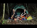 camping hujan deras terjebak hujan deras bersama istri memasak tidur nyenyak di hutan belantara