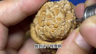 蛤蟆头核桃雕刻金蟾Carved Golden Toad with Toad Head Walnut|hand carved