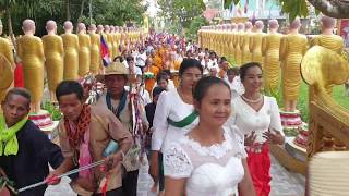 ទស្សនាអ្នកហែរព្រះសារិកធាតុជុំវិញព្រះវិហារវត្តសសរស្តម្ភខេត្តសៀមរាប