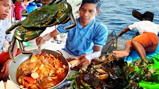 Hunt for crabs among piles of seaweed and rubbish carried by the current | hunting \u0026 Cooking