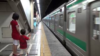 JR Saikyo Line E205 series has departed from Ikebukuro station (Japanese Train)