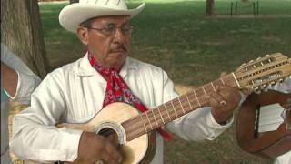 José Gutiérrez y los Hermanos Ochoa demonstrate the son jarocho