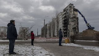 Жители Бородянки возвращаются в свои дома - часть города всё ещё лежит в руинах