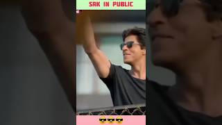 SRK in public place | Big fan following of King khan #shortvideo #srk #shorts