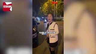 宝马女司机违停被喊挪车，到场后辱骂怼拍交警路人躺枪，结局舒适