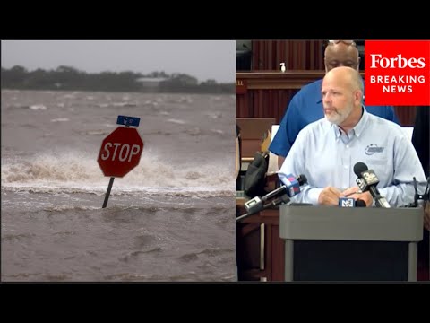 JUSTO EN: Funcionarios del condado de Chatham, Georgia, realizan una rueda de prensa después de la llegada de Debby a Florida