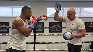 COMEBACK?! KELL BROOK REVEALS INCREDIBLE SHAPE ON PADS WITH DOM INGLE FOR HATTON TRIBUTE SHOW👀