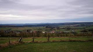 Auf dem Ahrsteig unterwegs. Blick vom Hühnerberg bei Lommersdorf.