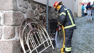 Casa destruída num incêndio no concelho de Oliveira do Hospital