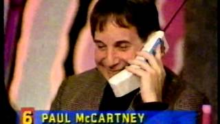 Paul McCartney surprises Paul Simon on live television