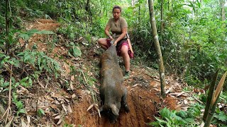 Ambush and trap wild boars, wild boar attacks, survival in the wild, primitive survival