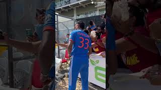 Hardik Pandya Surprises Fans with Incredible Autograph Session!