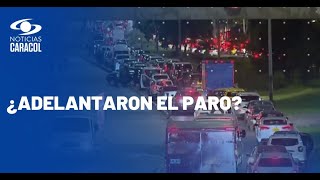 Caos vehicular por bloqueo de taxistas en la calle 26 de Bogotá