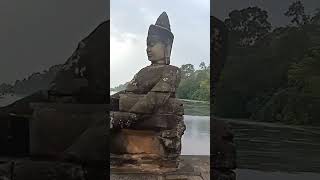 ខ្លោងទ្វារទន្លេអ៊ុំ