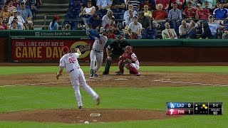 LAD@PHI: Gonzalez launches a three-run homer in 4th