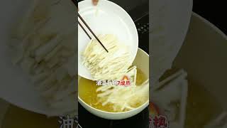 【#郝大厨美食】你家的杏鲍菇一般都怎么吃?今儿给大家分享个简单素菜-芫爆杏鲍菇,一上上桌就抢空了,谁还吃肉啊!#简单美味家常菜做法 #妈呀太香了 #跟着视频学做菜 #舌尖上的味道 #家常菜