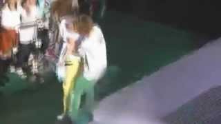 120513 ONEW TAEMIN BACKHUG (K0b3 C0nc3rt)