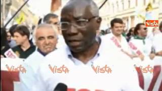 LEGA NORD MILITANTE DI COLORE BISOGNA REGOLARIZZARE IMMIGRAZIONE 18-10-14